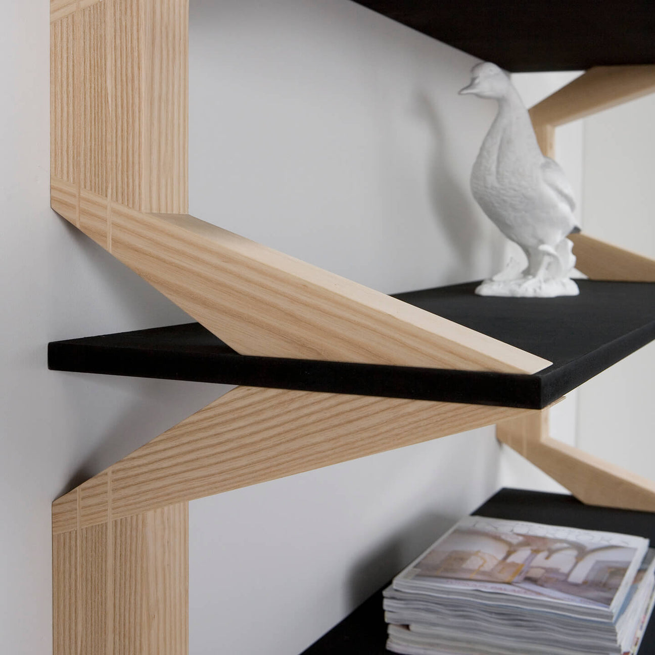 Modern Design Geometric Wall Bookshelf – Stylish Floating Shelves for a Contemporary Space