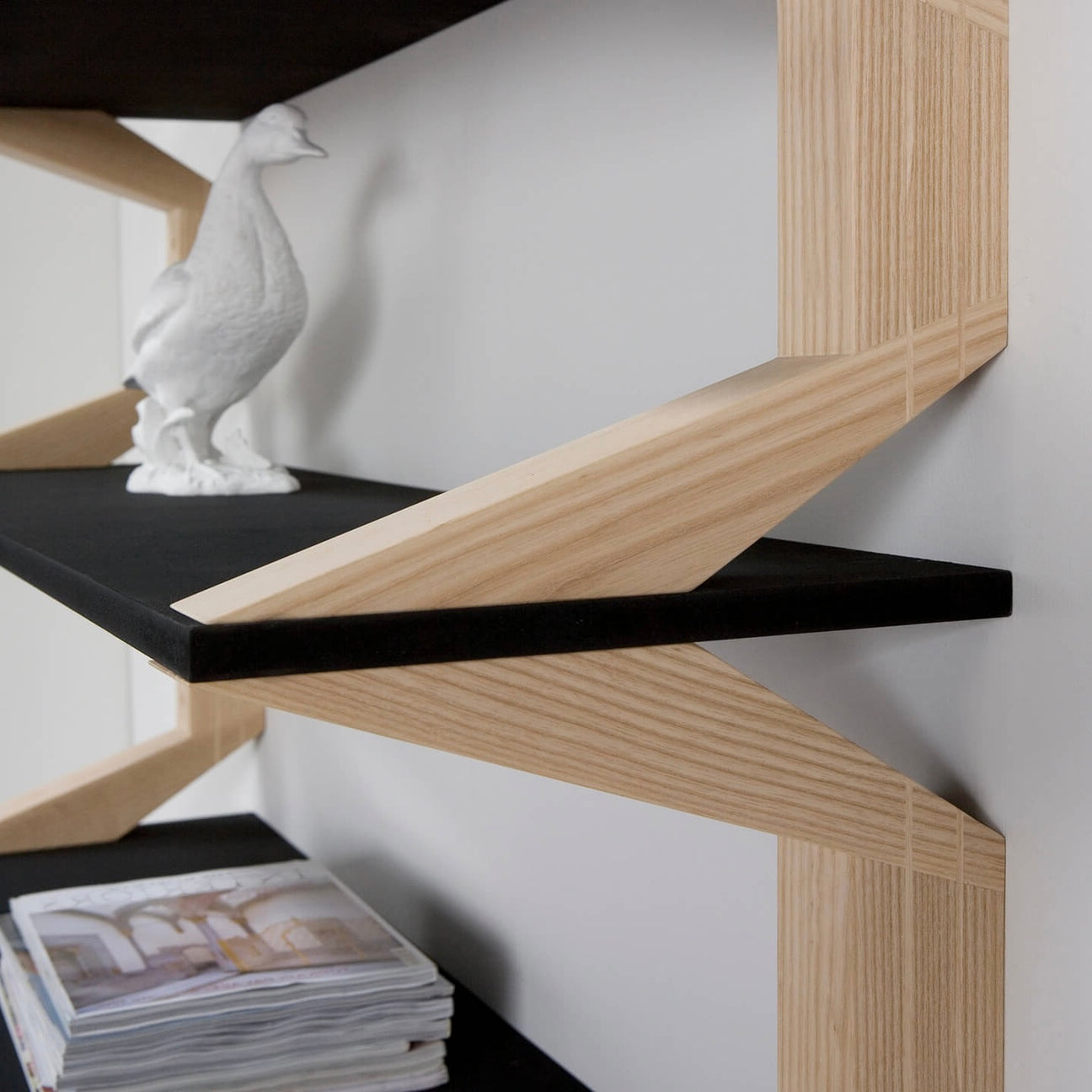 Modern Design Geometric Wall Bookshelf – Stylish Floating Shelves for a Contemporary Space