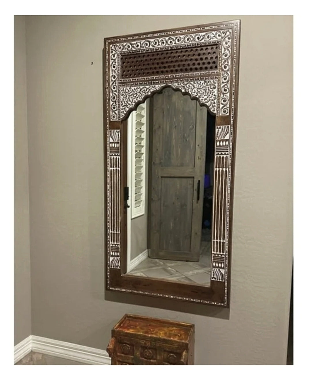 A Touch of Royal Elegance to Your Home with This Exquisite Wooden Jharokha Mirror